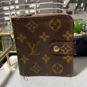 Authentic Louis Vuitton Vintage Monogram Compact Zippy